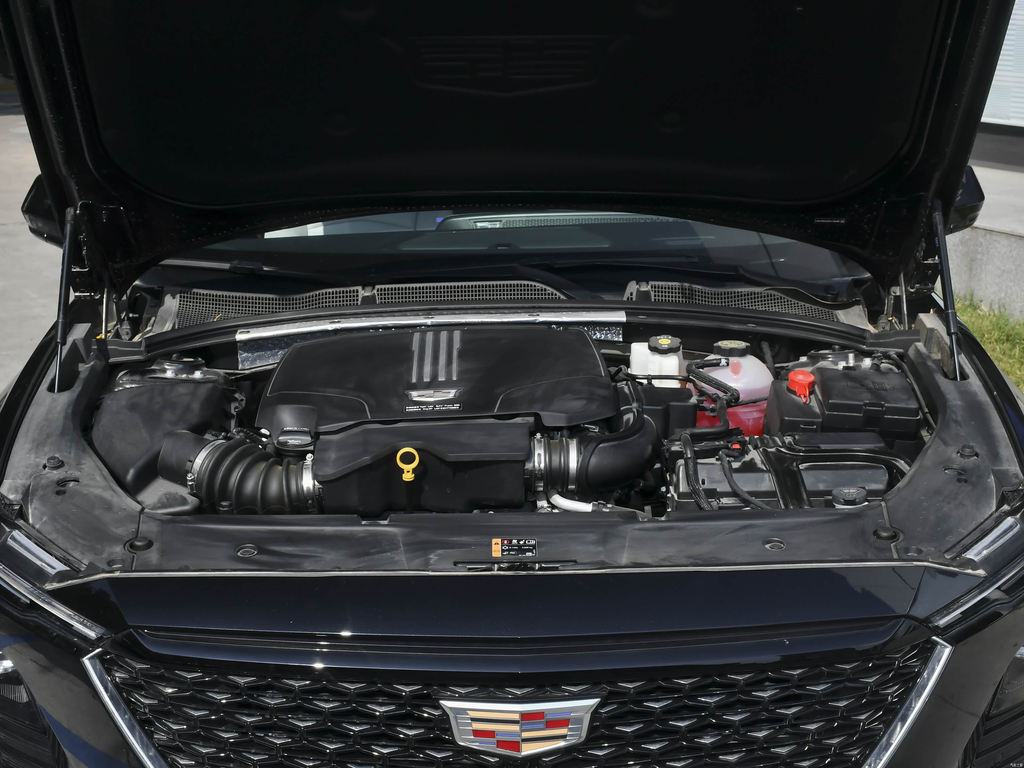 Cadillac GT4 2023 25T Style Edition