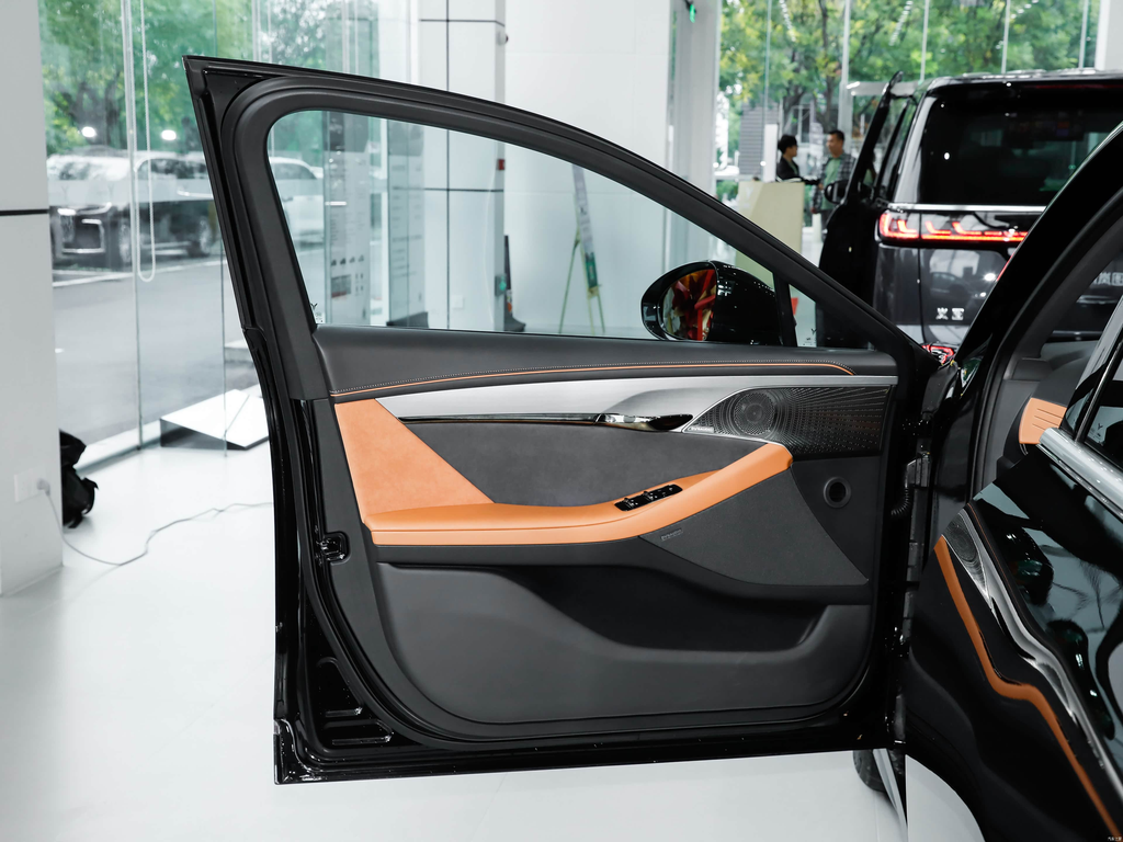 Lantu Chasing Light 2024 PHEV AWD Long Range Executive