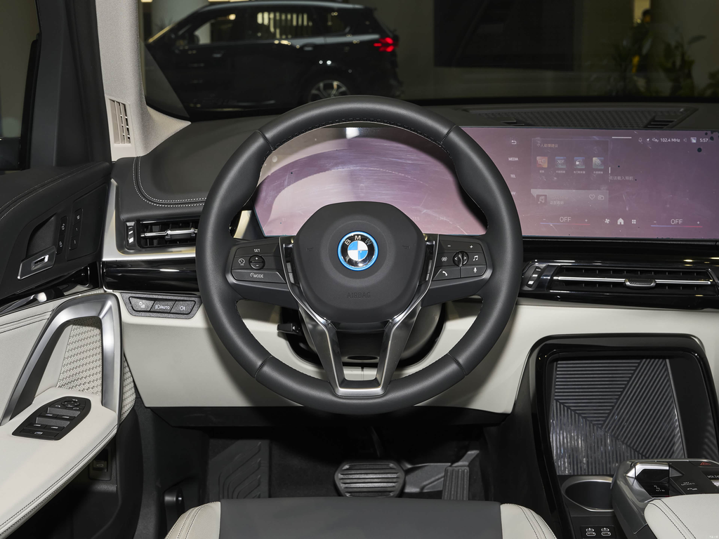 BMW iX1 2025 eDrive25L X Design Package