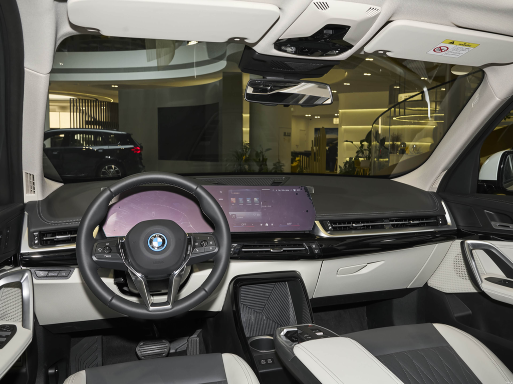BMW iX1 2025 eDrive25L X Design Package