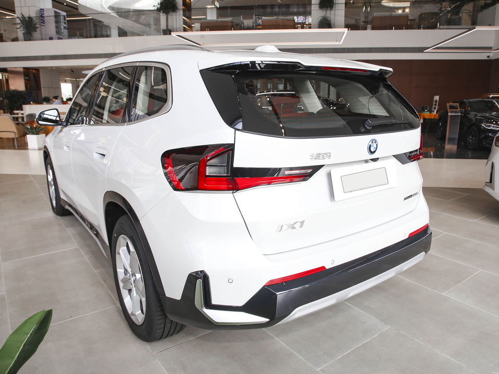 BMW iX1 2025 eDrive25L X Design Package
