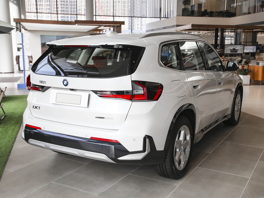 BMW iX1 2025 eDrive25L X Design Package