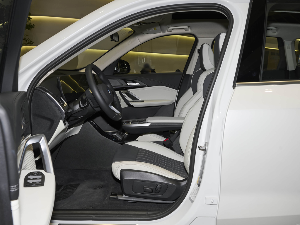 BMW iX1 2025 eDrive25L X Design Package