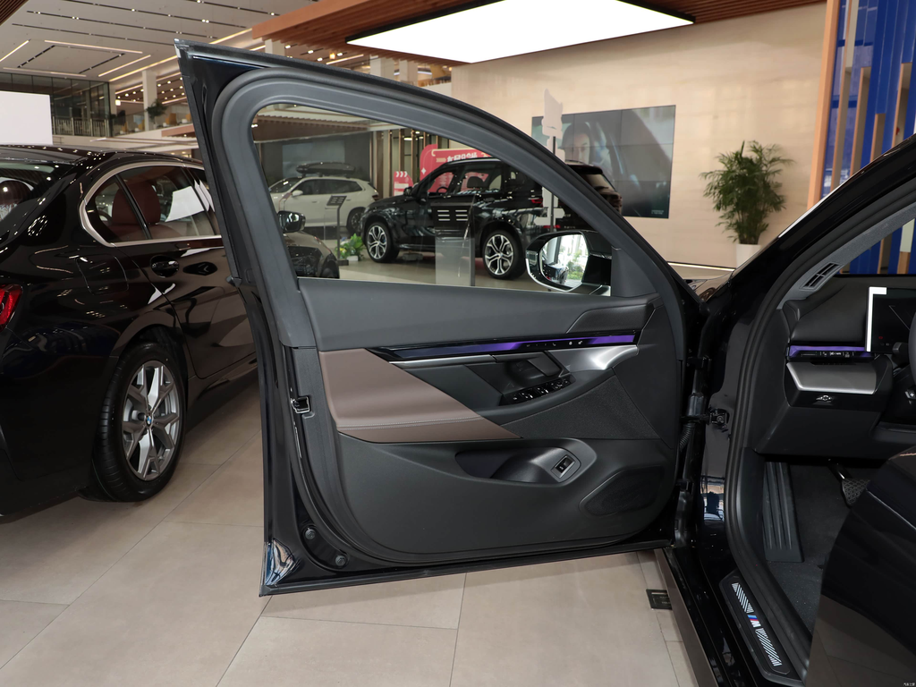 BMW i5 2026 eDrive 35L M Sport Package