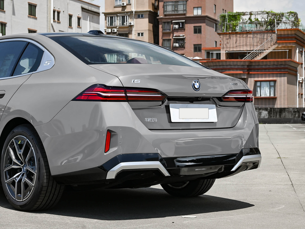 BMW i5 2026 eDrive 35L M Sport Package