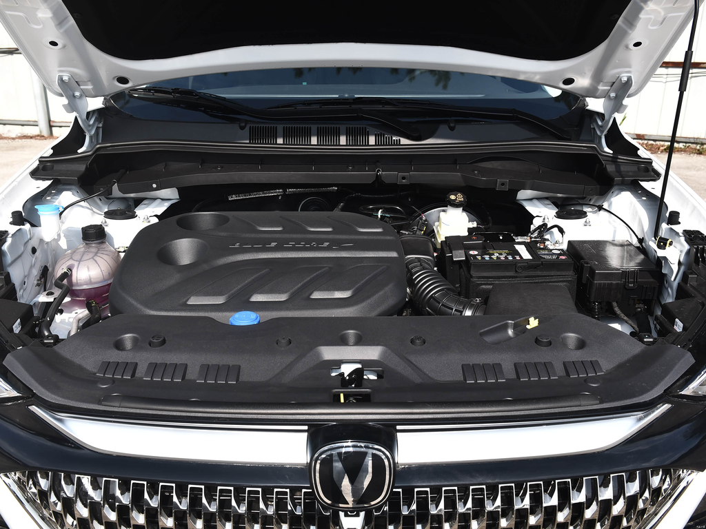 Changan X7 PLUS 2024 1.5T Manual Comfort 5-Seat