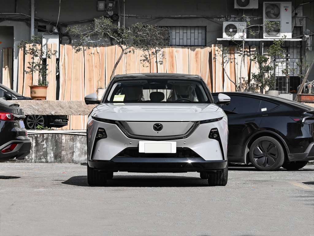 Mazda EZ-60 2026 REEV 200 Pro
