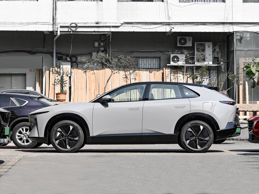 Mazda EZ-60 2026 REEV 200 Pro