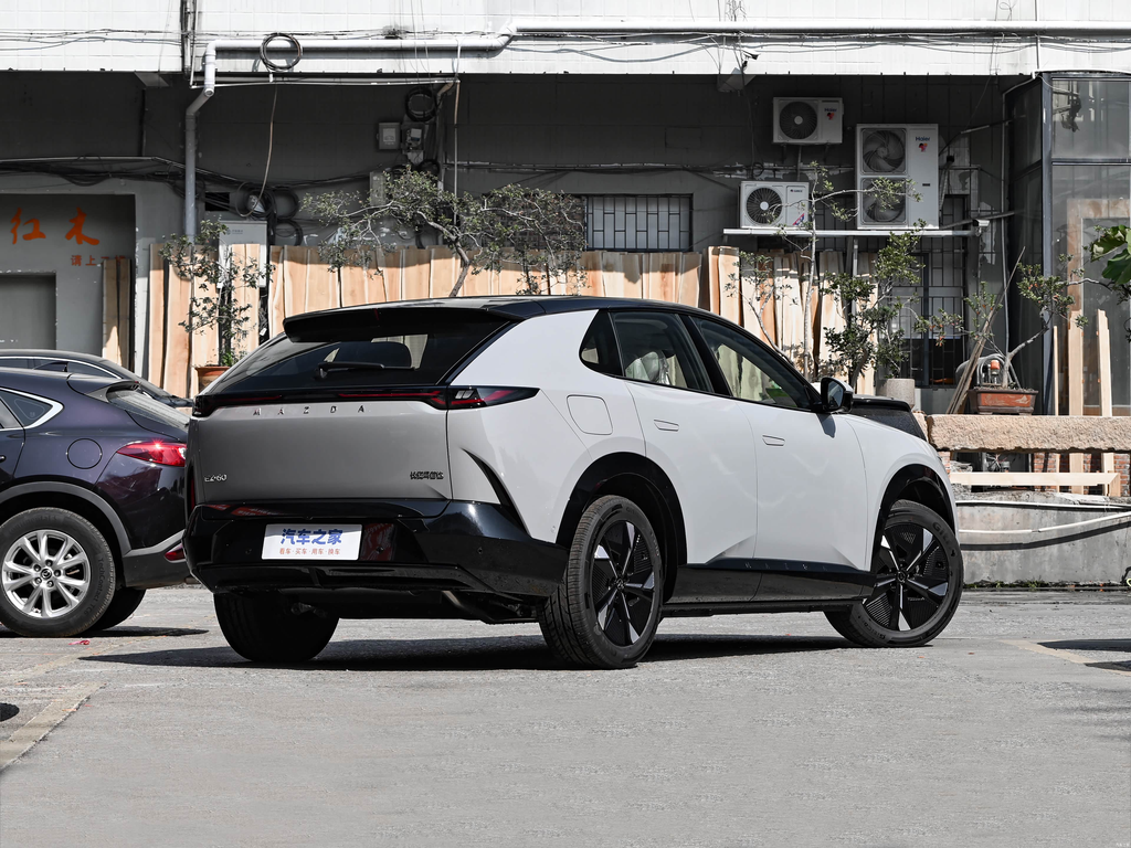 Mazda EZ-60 2026 REEV 200 Pro