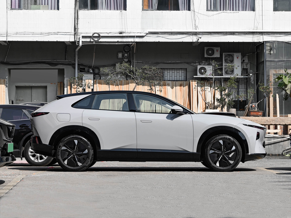 Mazda EZ-60 2026 REEV 200 Pro