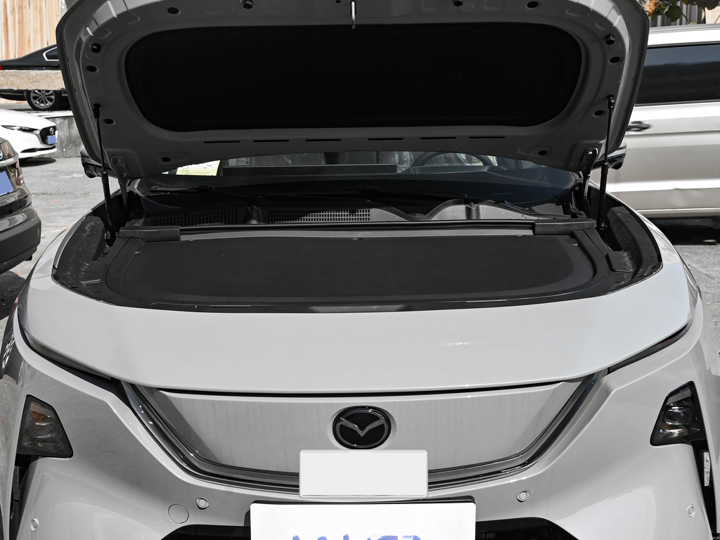 Mazda EZ-60 2026 REEV 200 Pro