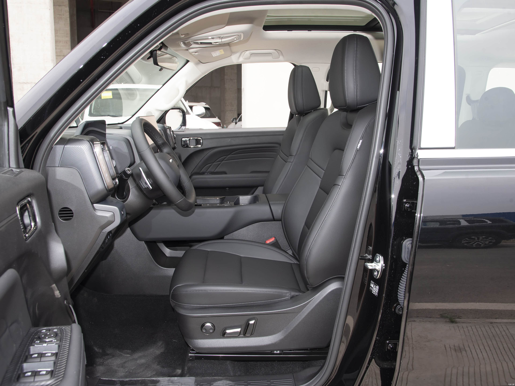 Haval Menglong Petrol 2025 2.0T 4WD Pro
