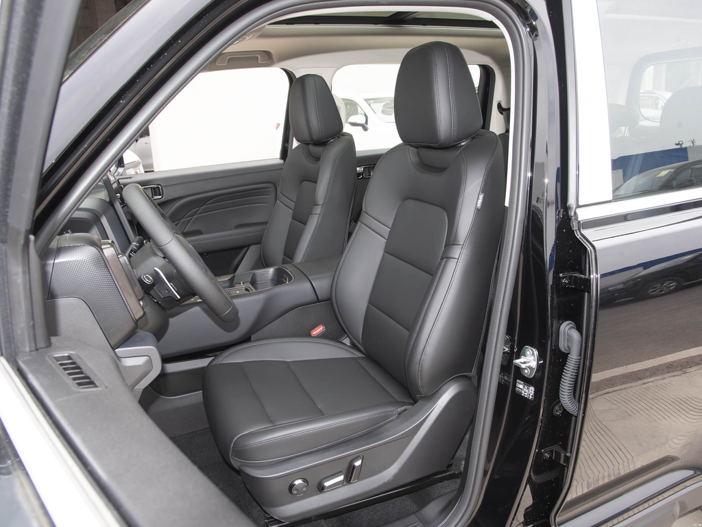 Haval Menglong Petrol 2025 2.0T 4WD Pro
