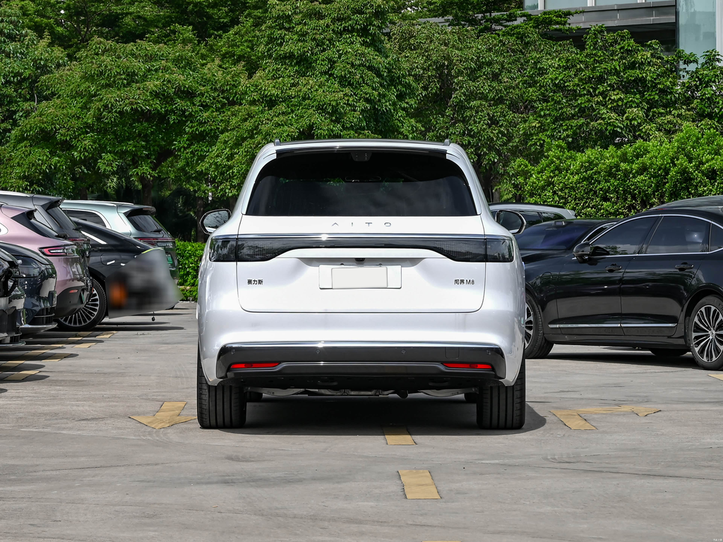 AITO M8 2025 REEV Max 37kWh 6-Seat