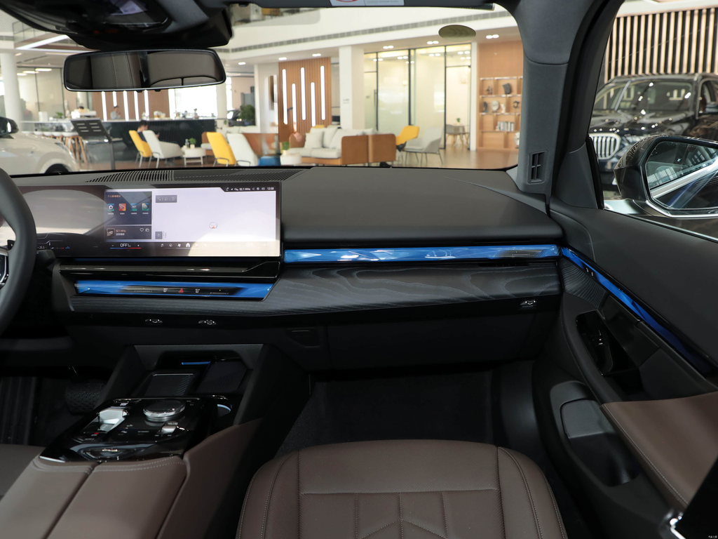 BMW 5 Series 525Li 2026 Luxury Package