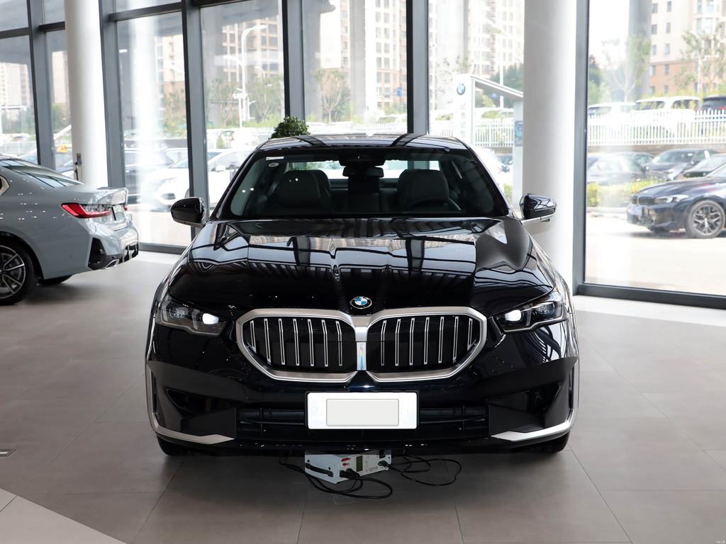 BMW 5 Series 525Li 2026 Luxury Package