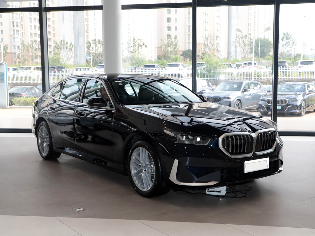 BMW 5 Series 525Li 2026 Luxury Package