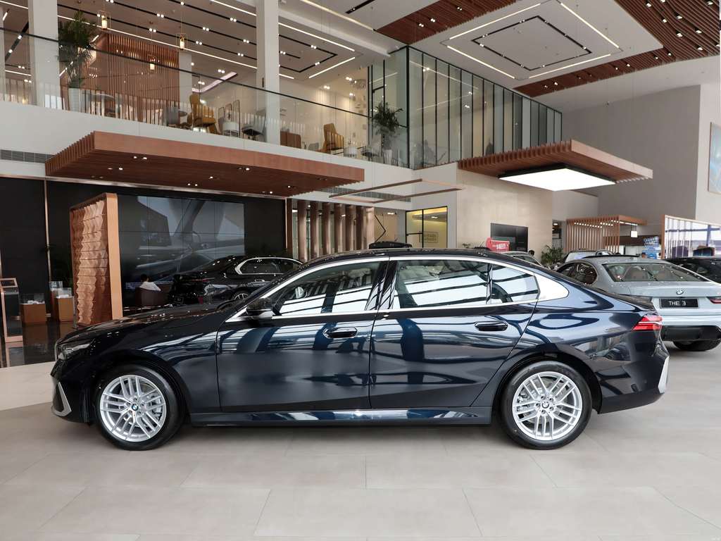 BMW 5 Series 525Li 2026 Luxury Package