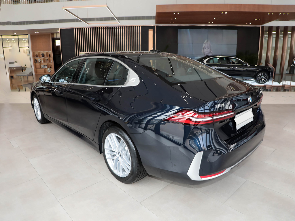 BMW 5 Series 525Li 2026 Luxury Package