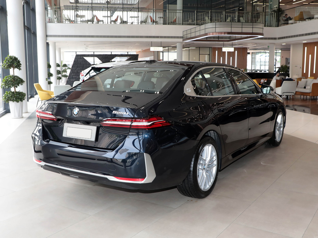 BMW 5 Series 525Li 2026 Luxury Package