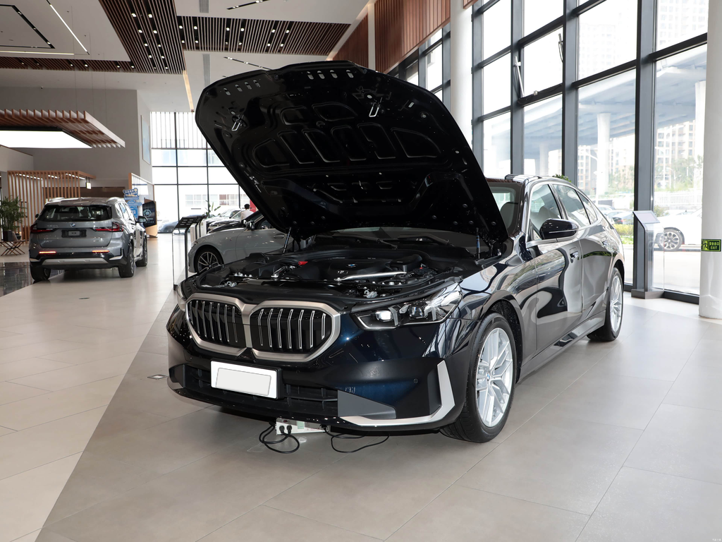 BMW 5 Series 525Li 2026 Luxury Package