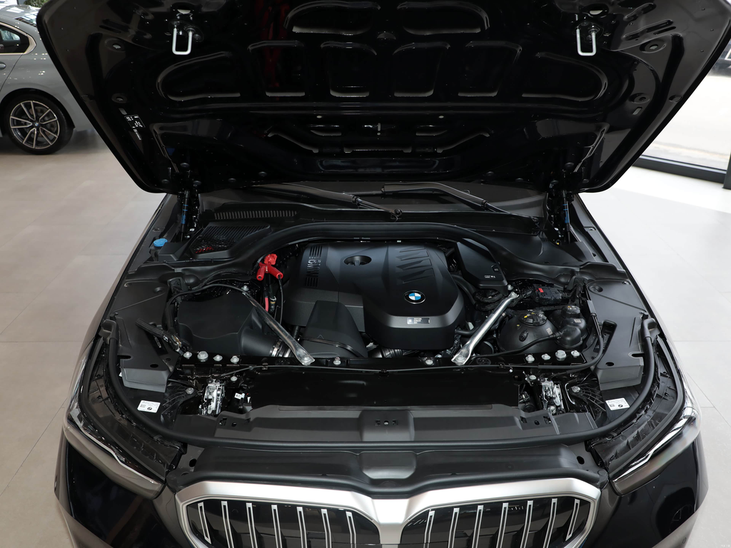 BMW 5 Series 525Li 2026 Luxury Package