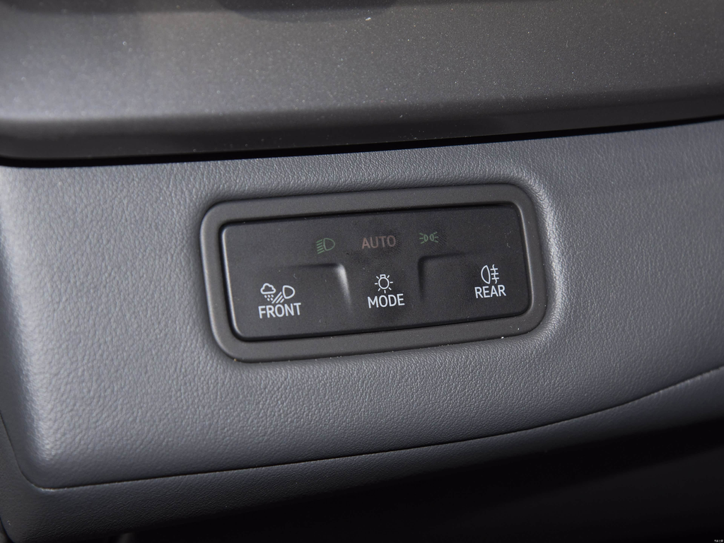 Volkswagen Sagitar 2026 L 300TSI DSG Style