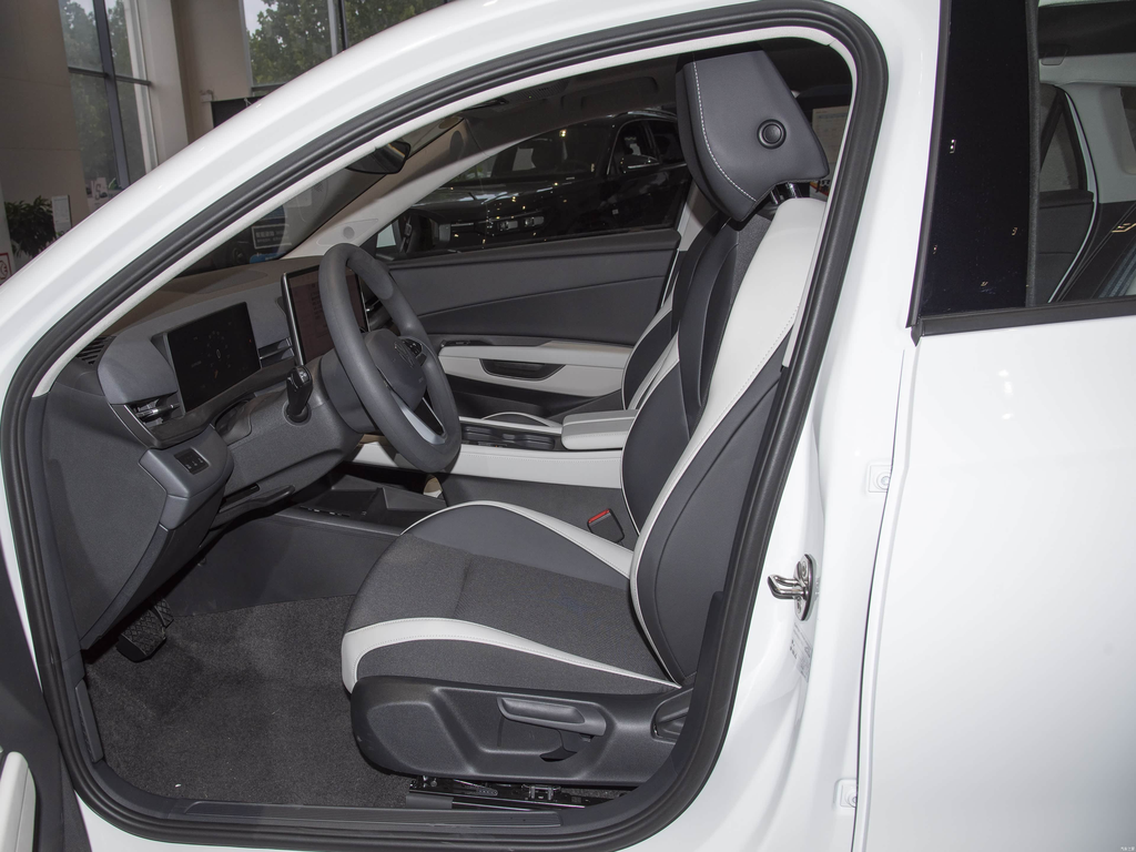 Volkswagen Sagitar 2026 L 300TSI DSG Style
