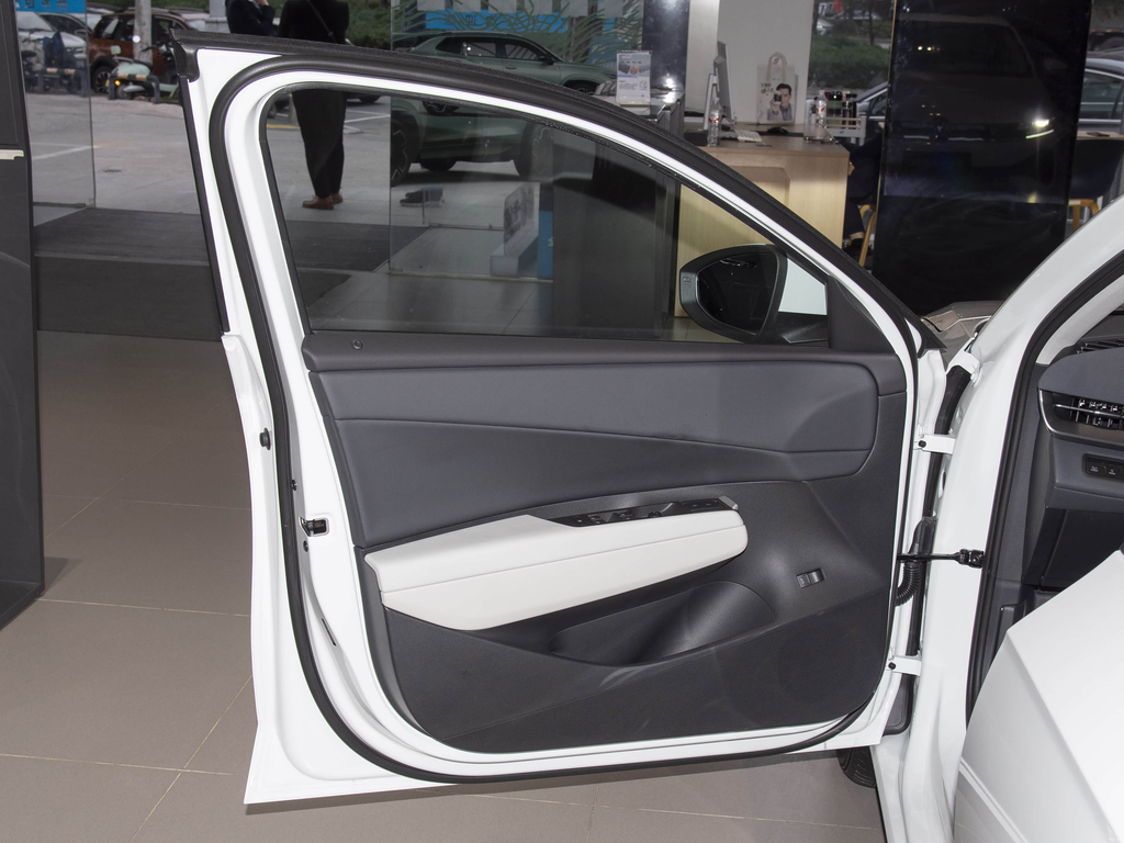 Volkswagen Sagitar 2026 L 300TSI DSG Style