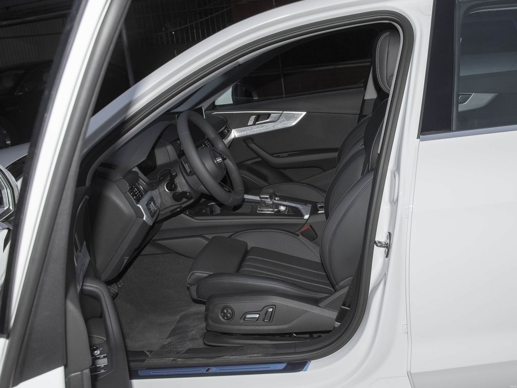 Audi A4L 2025 40 TFSI Style