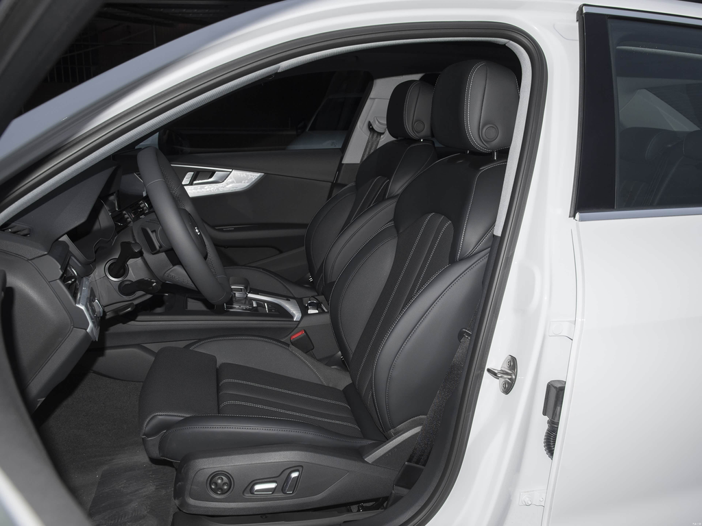 Audi A4L 2025 40 TFSI Style