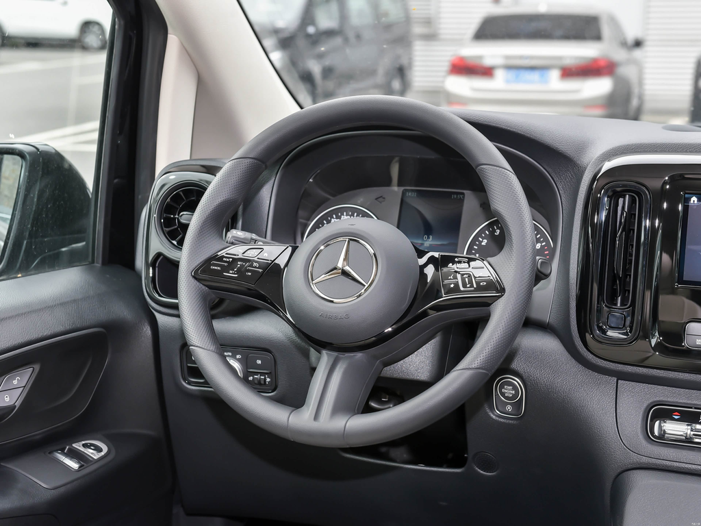 Mercedes-Benz Vito 2024 2.0T Elite 7-seat