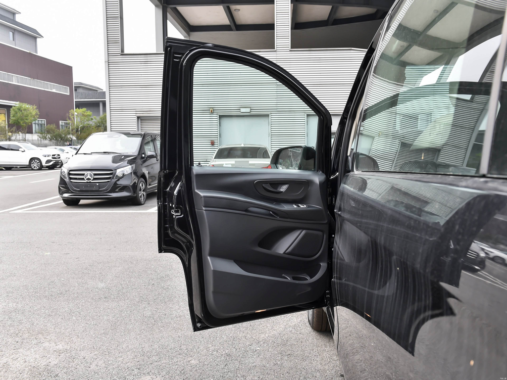 Mercedes-Benz Vito 2024 2.0T Elite 7-seat