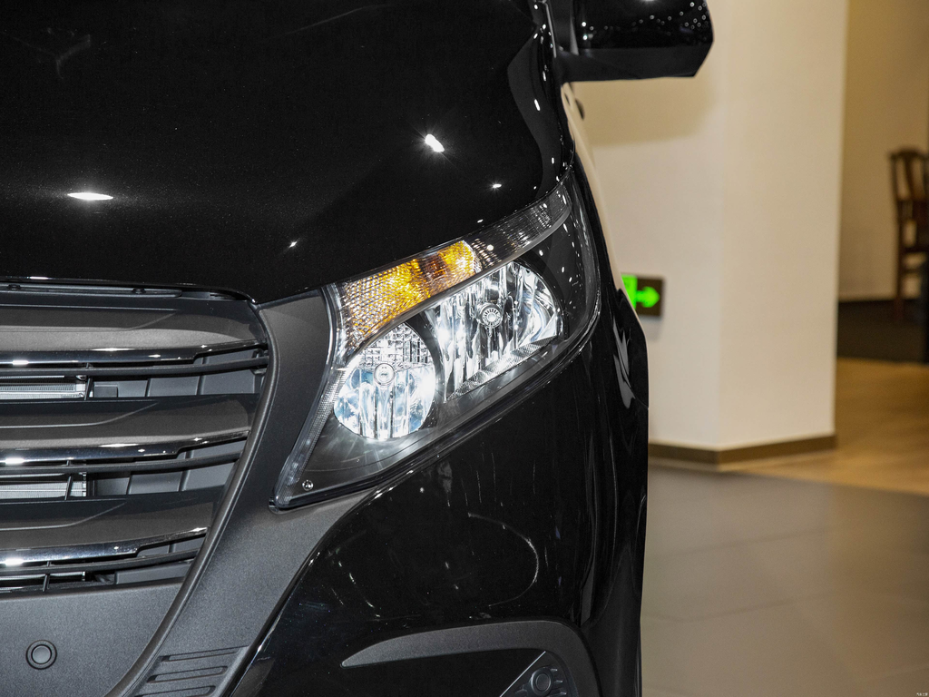Mercedes-Benz Vito 2024 2.0T Elite 7-seat