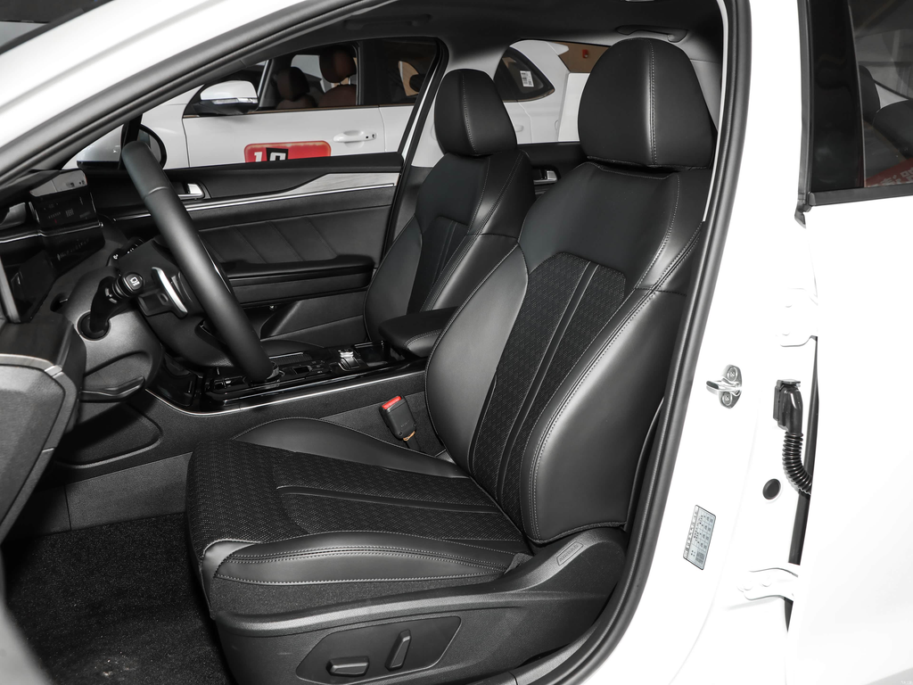 Kia K5 2025 1.5T Luxury Edition