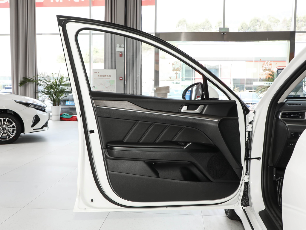 Kia K5 2025 1.5T Luxury Edition