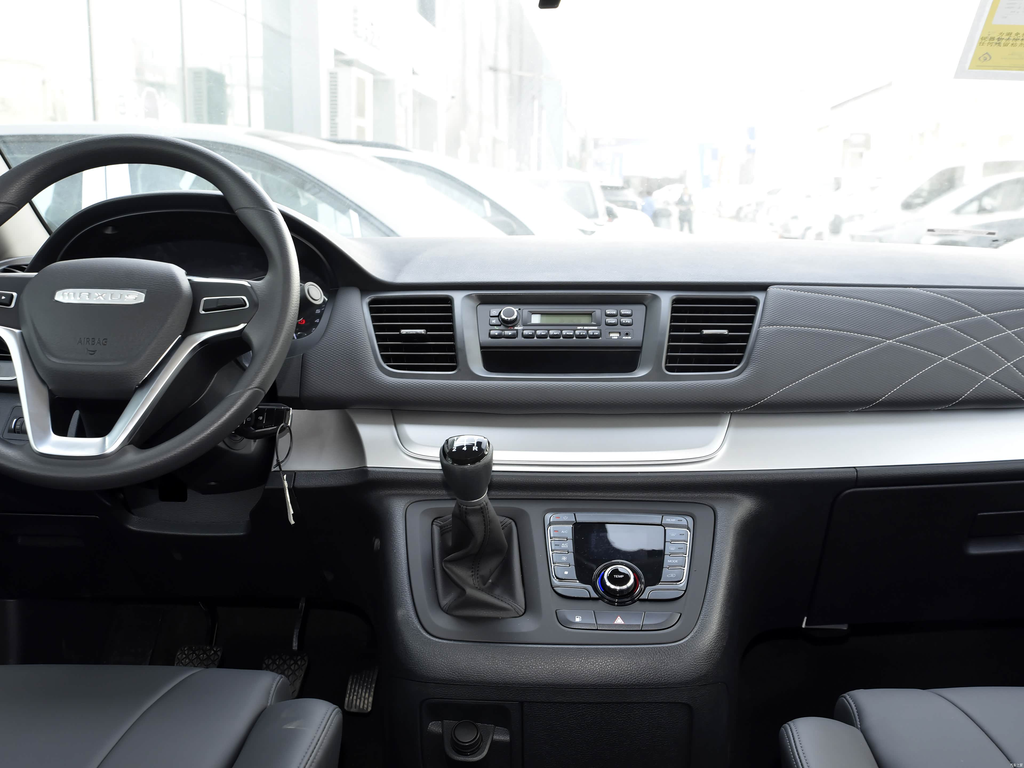 Maxus G10 2025 2.0L MT Value 7-seat