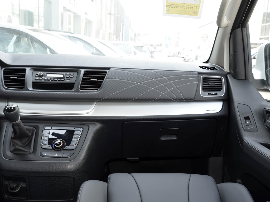 Maxus G10 2025 2.0L MT Value 7-seat