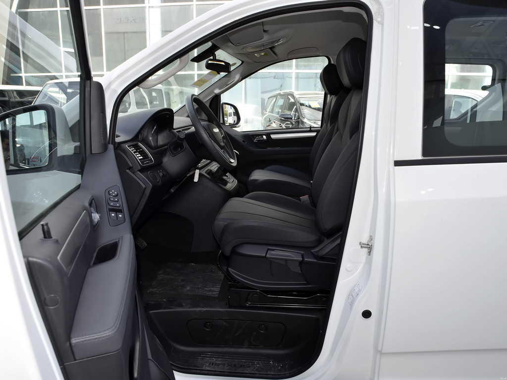 Maxus G10 2025 2.0L MT Value 7-seat