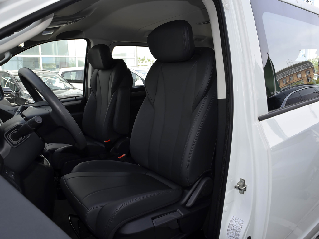 Maxus G10 2025 2.0L MT Value 7-seat
