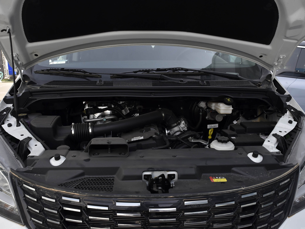 Maxus G10 2025 2.0L MT Value 7-seat