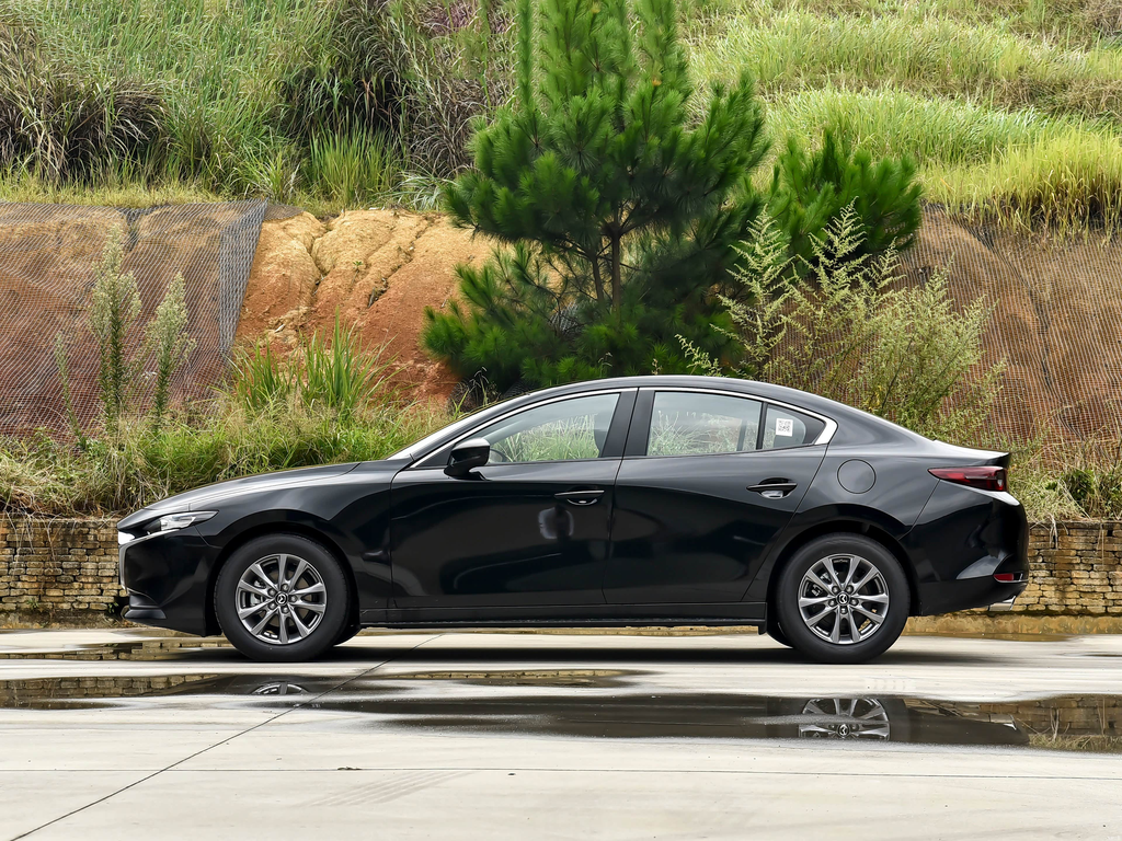 Mazda 3 Axela 2025 1.5L MT Quality