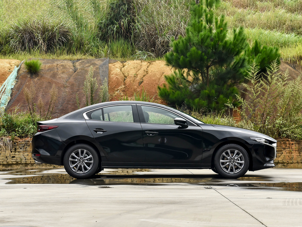 Mazda 3 Axela 2025 1.5L MT Quality