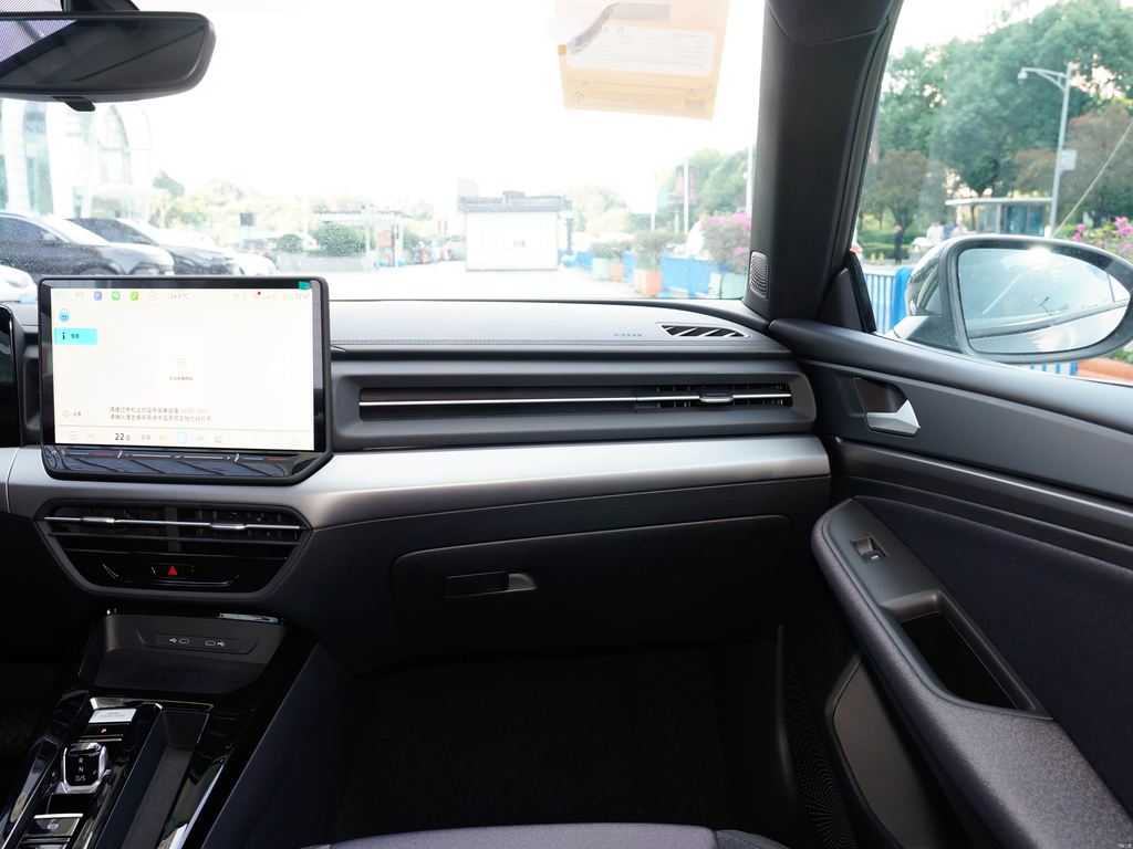 Volkswagen Lamando L 2026 300TSI Sense