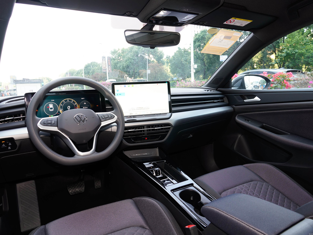 Volkswagen Lamando L 2026 300TSI Sense