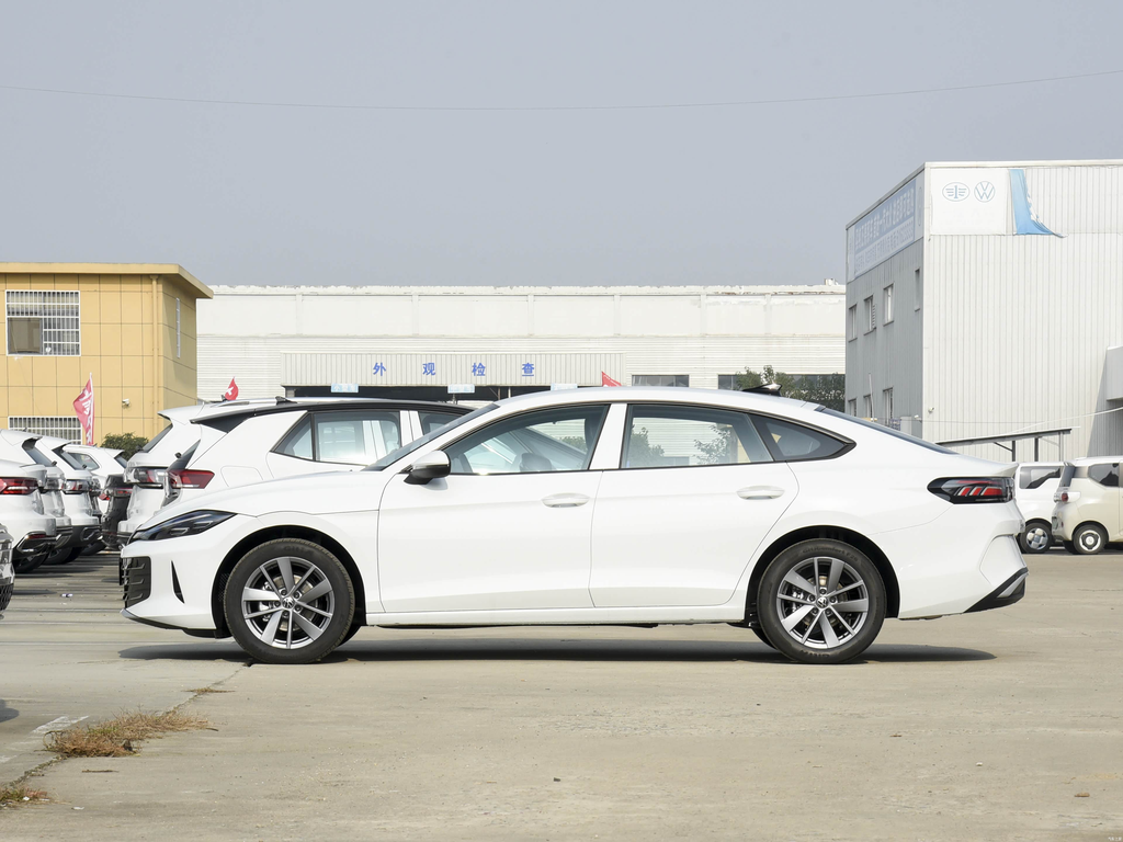 Volkswagen Lamando L 2026 300TSI Sense