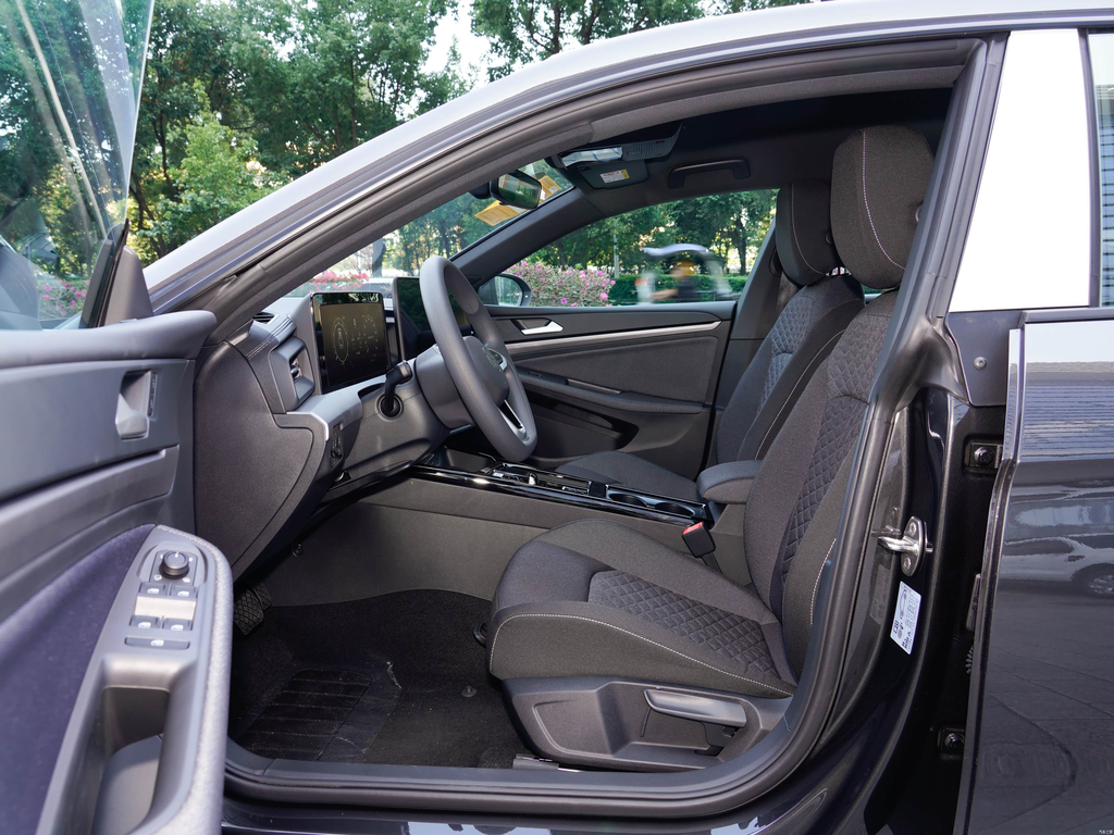 Volkswagen Lamando L 2026 300TSI Sense
