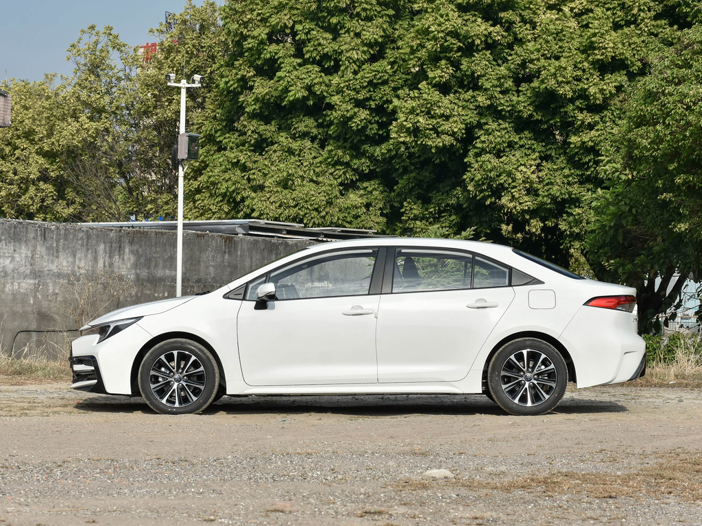 Toyota Levin L 2026 Hybrid 1.8L Leading