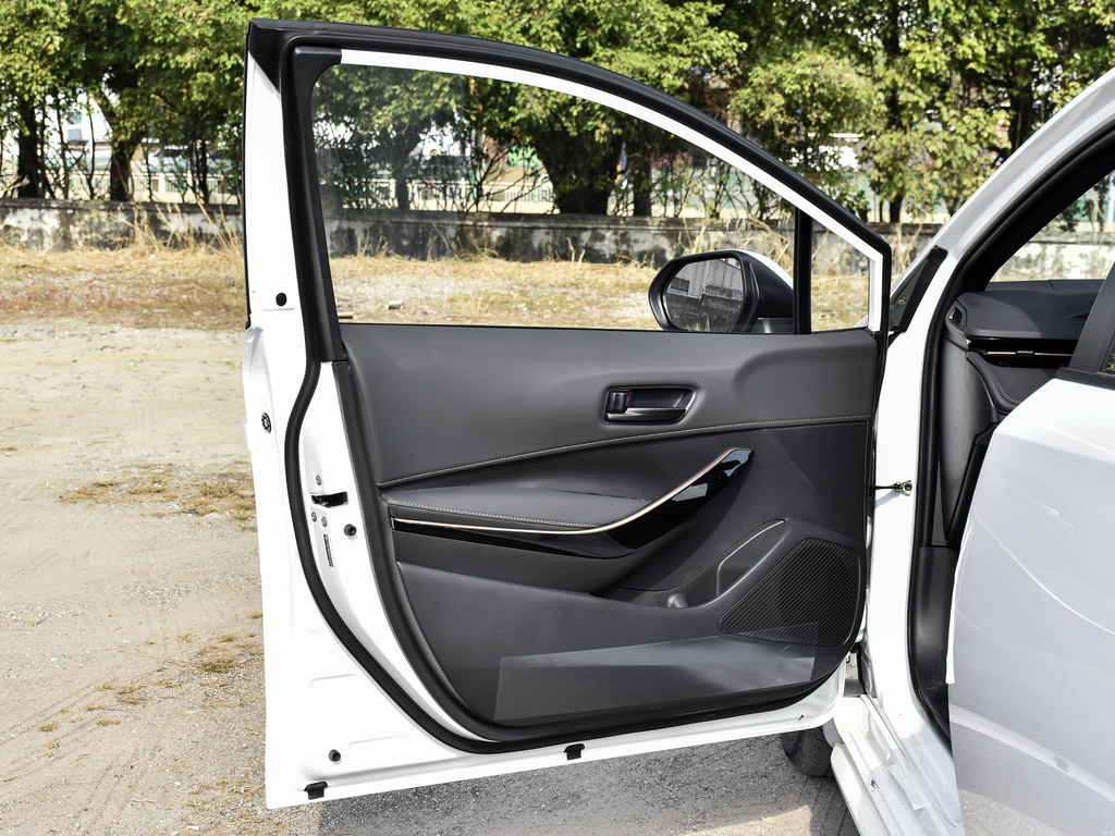 Toyota Levin L 2026 Hybrid 1.8L Leading