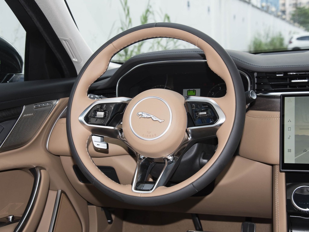 Jaguar XFL 2025 2.0T P250 2WD Luxury